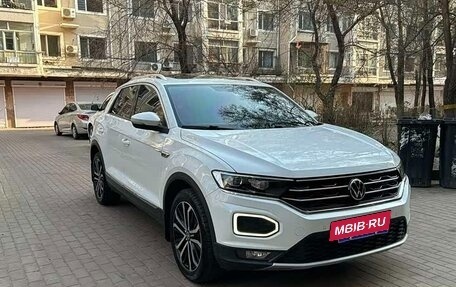 Volkswagen T-Roc I, 2023 год, 1 587 125 рублей, 2 фотография