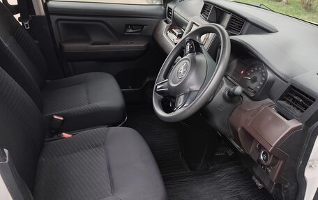 Toyota Roomy I, 2018 год, 1 000 000 рублей, 4 фотография