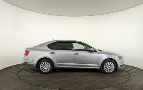 Skoda Octavia, 2017 год, 1 995 000 рублей, 4 фотография