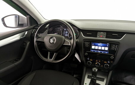 Skoda Octavia, 2017 год, 1 995 000 рублей, 25 фотография