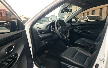 Toyota Yaris XP150 рестайлинг, 2022 год, 1 390 000 рублей, 5 фотография