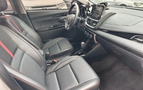 Toyota Yaris XP150 рестайлинг, 2022 год, 1 390 000 рублей, 6 фотография