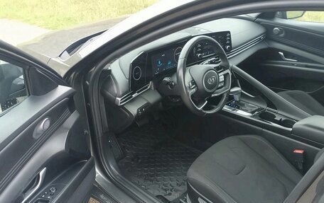 Hyundai Elantra, 2023 год, 1 890 000 рублей, 25 фотография