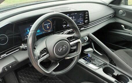 Hyundai Elantra, 2023 год, 1 890 000 рублей, 24 фотография