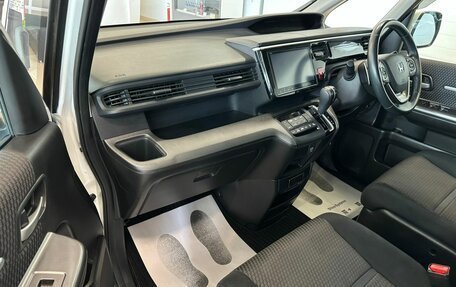 Honda Stepwgn IV, 2016 год, 1 869 000 рублей, 12 фотография