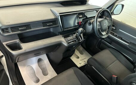 Honda Stepwgn IV, 2016 год, 1 869 000 рублей, 13 фотография