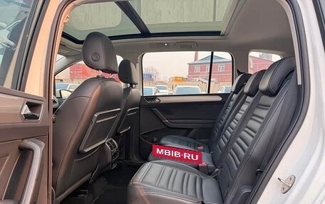 Volkswagen Touran III, 2023 год, 1 578 125 рублей, 12 фотография