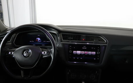 Volkswagen Tiguan II, 2017 год, 2 519 990 рублей, 13 фотография