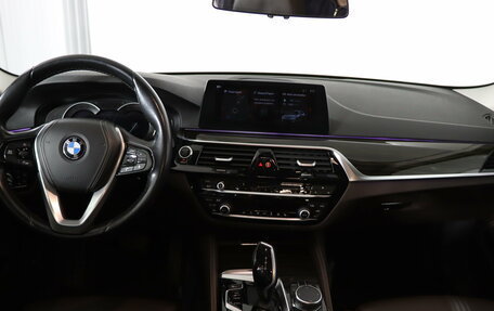 BMW 5 серия, 2018 год, 3 369 990 рублей, 13 фотография