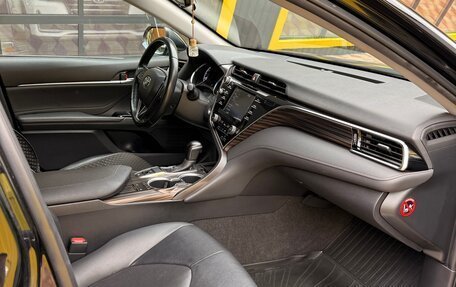 Toyota Camry, 2020 год, 2 900 000 рублей, 3 фотография