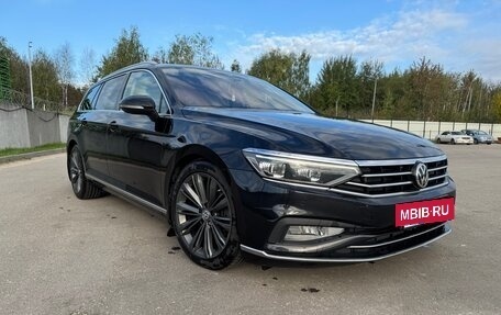 Volkswagen Passat B8 рестайлинг, 2019 год, 2 900 000 рублей, 6 фотография