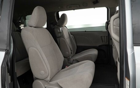 Toyota Sienna III, 2016 год, 7 фотография