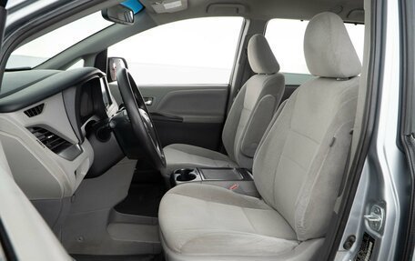 Toyota Sienna III, 2016 год, 10 фотография