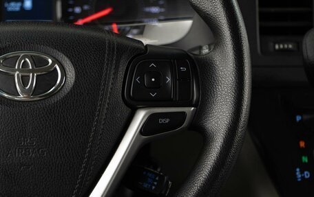 Toyota Sienna III, 2016 год, 16 фотография