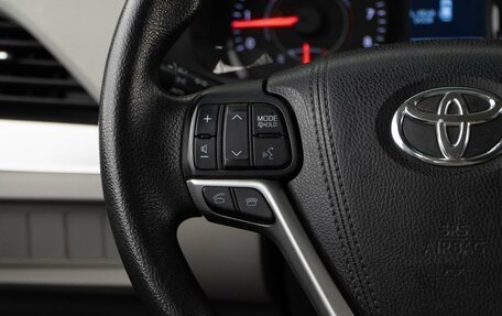 Toyota Sienna III, 2016 год, 15 фотография