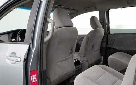 Toyota Sienna III, 2016 год, 12 фотография