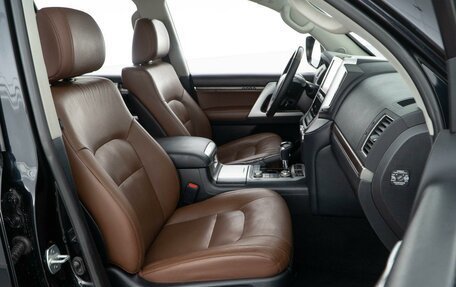 Toyota Land Cruiser 200, 2017 год, 8 фотография