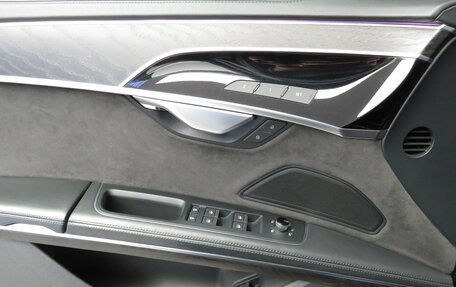 Audi A8, 2018 год, 4 300 000 рублей, 8 фотография