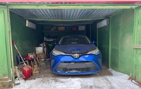 Toyota C-HR I рестайлинг, 2020 год, 2 500 000 рублей, 1 фотография