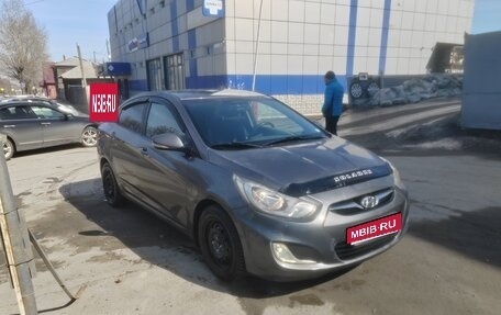 Hyundai Solaris II рестайлинг, 2011 год, 400 000 рублей, 1 фотография