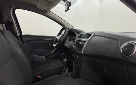 Renault Logan II, 2018 год, 640 000 рублей, 9 фотография