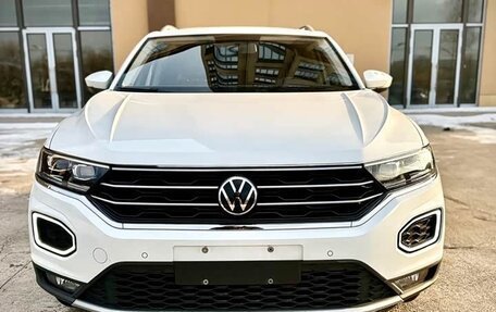 Volkswagen T-Roc I, 2023 год, 1 624 125 рублей, 2 фотография