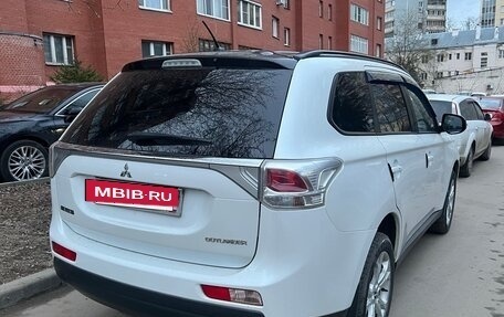 Mitsubishi Outlander III рестайлинг 3, 2014 год, 1 250 000 рублей, 6 фотография