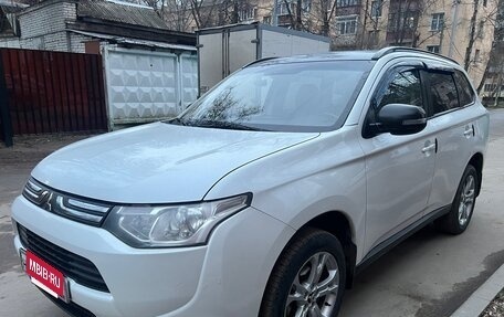 Mitsubishi Outlander III рестайлинг 3, 2014 год, 1 250 000 рублей, 4 фотография
