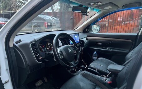 Mitsubishi Outlander III рестайлинг 3, 2014 год, 1 250 000 рублей, 9 фотография