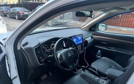 Mitsubishi Outlander III рестайлинг 3, 2014 год, 1 250 000 рублей, 10 фотография