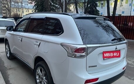 Mitsubishi Outlander III рестайлинг 3, 2014 год, 1 250 000 рублей, 8 фотография