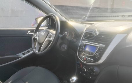 Hyundai Solaris II рестайлинг, 2011 год, 400 000 рублей, 3 фотография