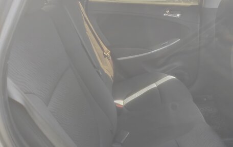 Hyundai Solaris II рестайлинг, 2011 год, 400 000 рублей, 4 фотография