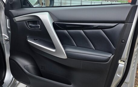 Mitsubishi Pajero Sport III рестайлинг, 2016 год, 3 400 000 рублей, 8 фотография