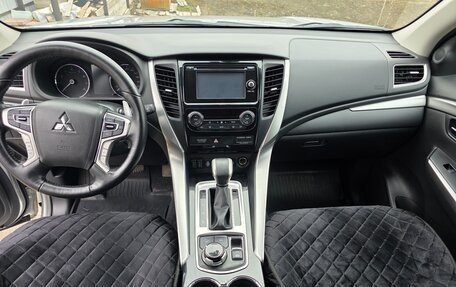 Mitsubishi Pajero Sport III рестайлинг, 2016 год, 3 400 000 рублей, 14 фотография