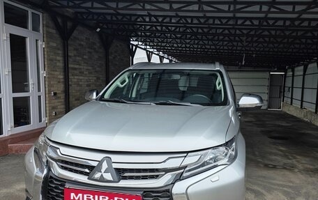Mitsubishi Pajero Sport III рестайлинг, 2016 год, 3 400 000 рублей, 18 фотография