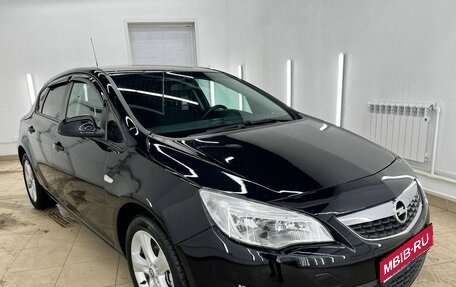 Opel Astra J, 2010 год, 697 000 рублей, 1 фотография