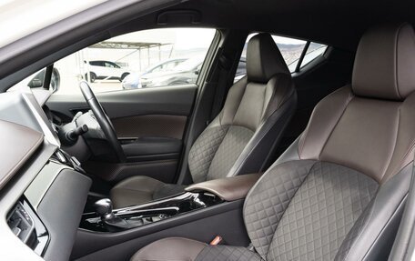 Toyota C-HR I рестайлинг, 2018 год, 1 950 000 рублей, 13 фотография