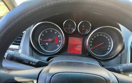 Opel Astra J, 2011 год, 560 000 рублей, 11 фотография