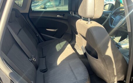 Opel Astra J, 2011 год, 560 000 рублей, 13 фотография