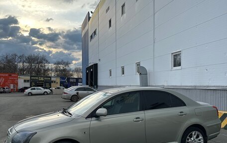 Toyota Avensis III рестайлинг, 2005 год, 640 000 рублей, 2 фотография