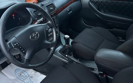 Toyota Avensis III рестайлинг, 2005 год, 640 000 рублей, 10 фотография