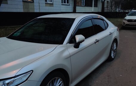 Toyota Camry, 2018 год, 3 050 000 рублей, 2 фотография