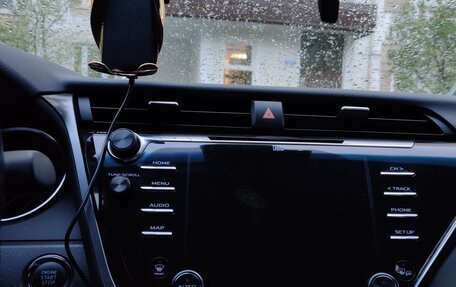 Toyota Camry, 2018 год, 3 050 000 рублей, 4 фотография