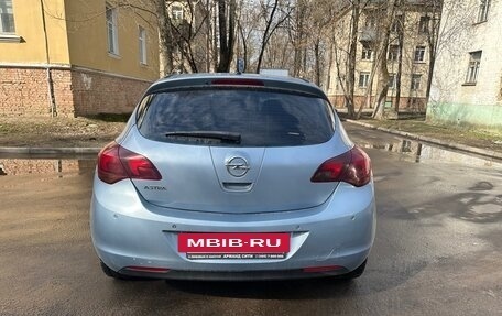 Opel Astra J, 2011 год, 650 000 рублей, 2 фотография