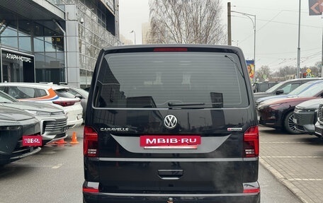 Volkswagen Caravelle T6 рестайлинг, 2020 год, 4 499 000 рублей, 5 фотография