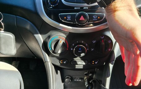 Hyundai Solaris II рестайлинг, 2012 год, 750 000 рублей, 16 фотография