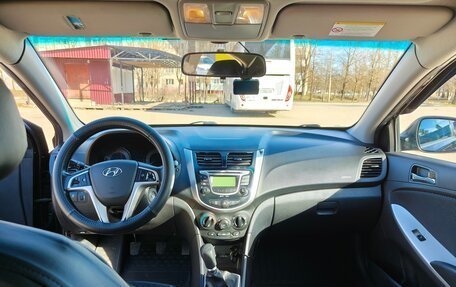 Hyundai Solaris II рестайлинг, 2012 год, 750 000 рублей, 12 фотография