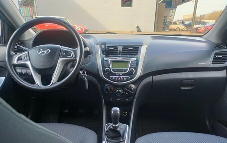 Hyundai Solaris II рестайлинг, 2012 год, 750 000 рублей, 29 фотография