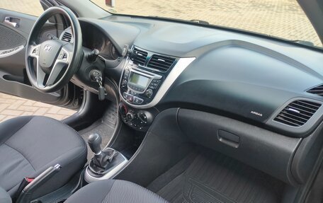 Hyundai Solaris II рестайлинг, 2012 год, 750 000 рублей, 28 фотография